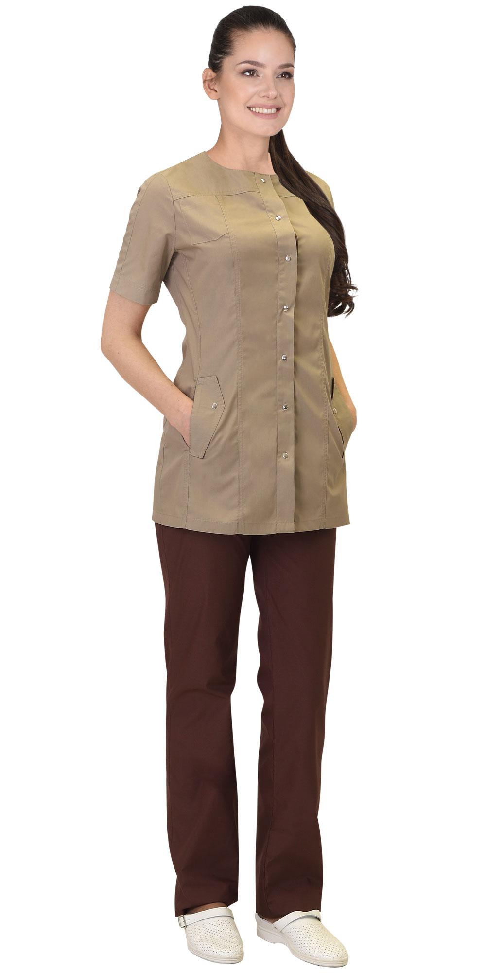 Костюм "СИРИУС-МЕДЕЯ" женский (блуза и брюки), короткий рукав, цвет: бежевый с шоколад, ткань: смес.
