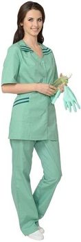 Зеленые приталенные костюмы для медработников